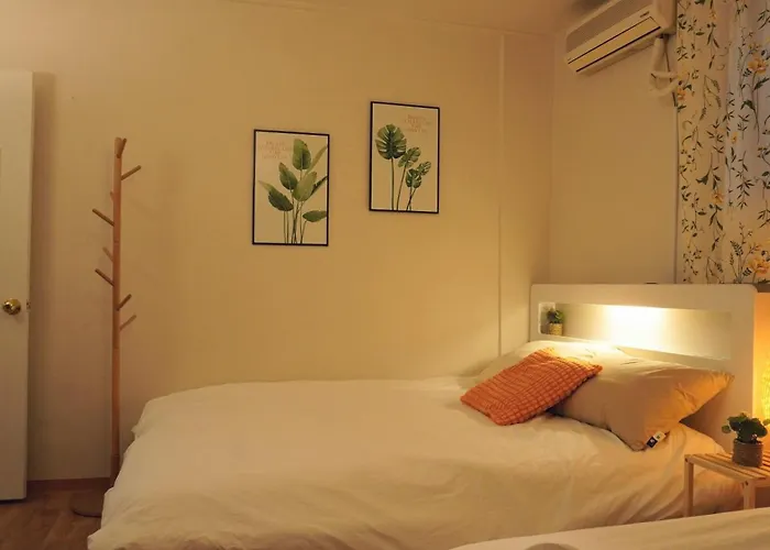 Ewha Sinchon 2rooms 4beds House * Seul