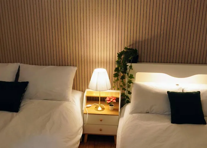Ewha Sinchon 2rooms 4beds House Seul