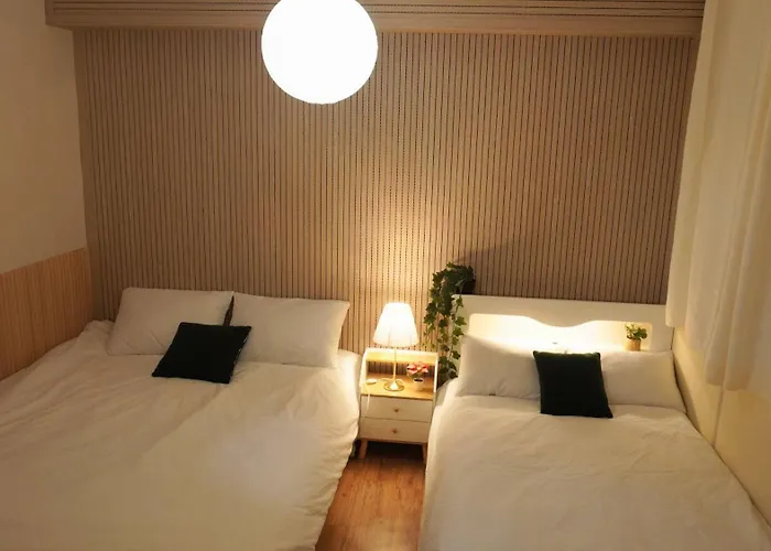 Ewha Sinchon 2rooms 4beds House *
