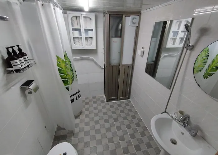Ewha Sinchon 2rooms 4beds House Seul