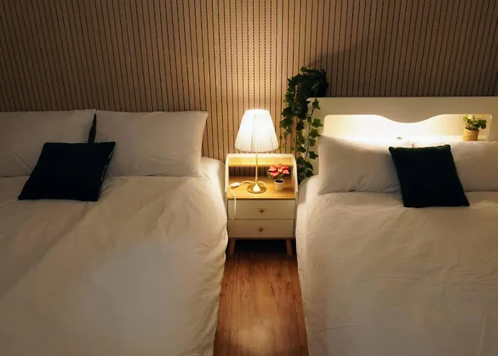 Ewha Sinchon 2rooms 4beds House *
