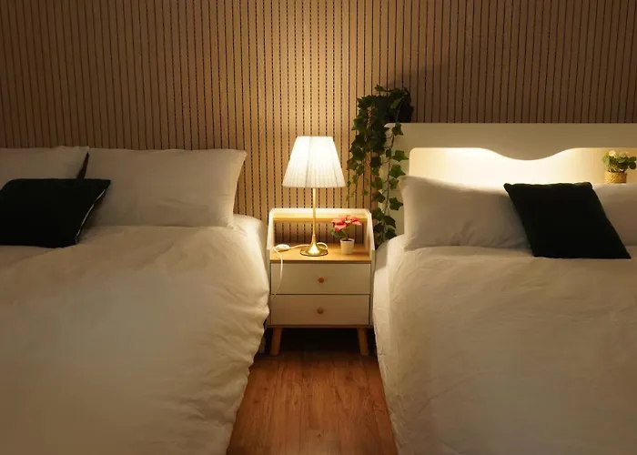 Ewha Sinchon 2rooms 4beds House * Seul