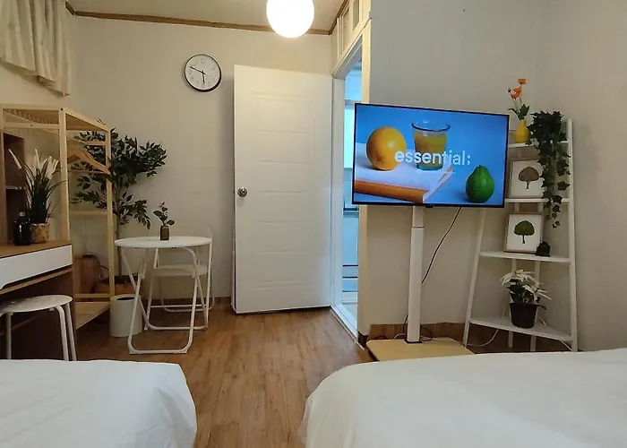 Ewha Sinchon 2rooms 4beds House Seul
