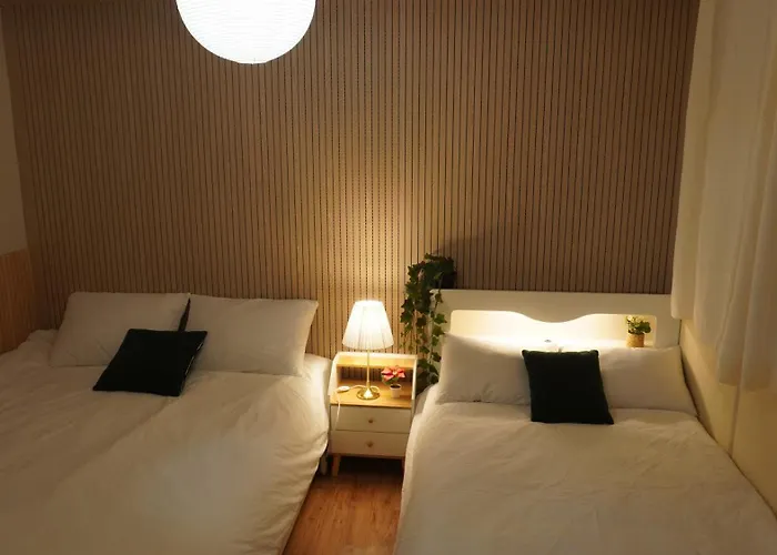 Ewha Sinchon 2rooms 4beds House *